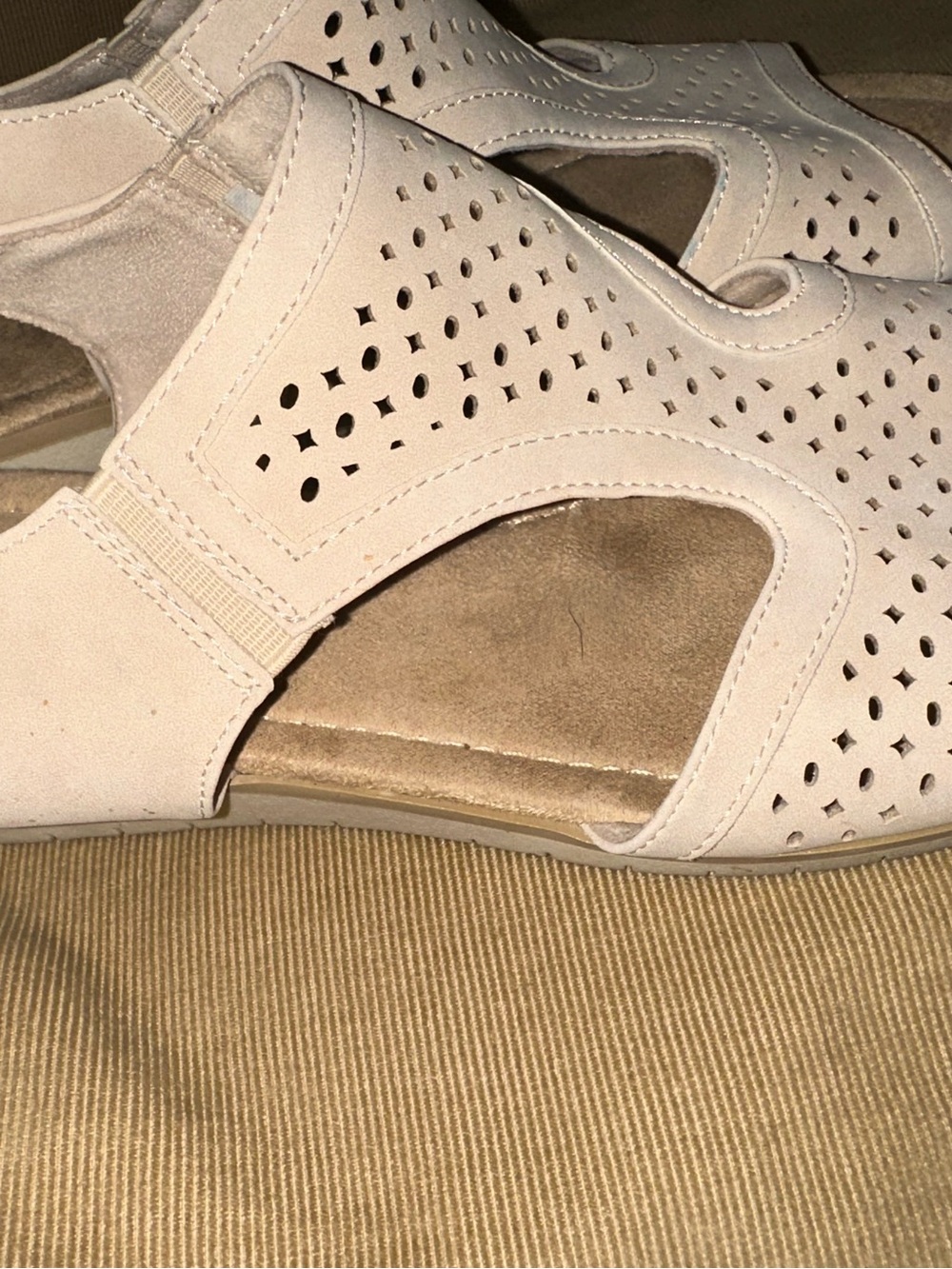 Easy Street Beige Color Sandals. Size 10M